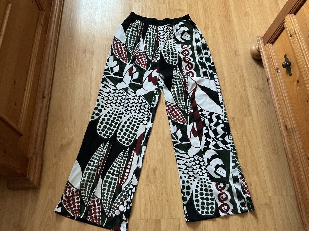 Super gave broek van plus basics. Met wijde pijpen. Maat 42, Plus Basics, Maat 42/44 (L), Nieuw, Ophalen of Verzenden