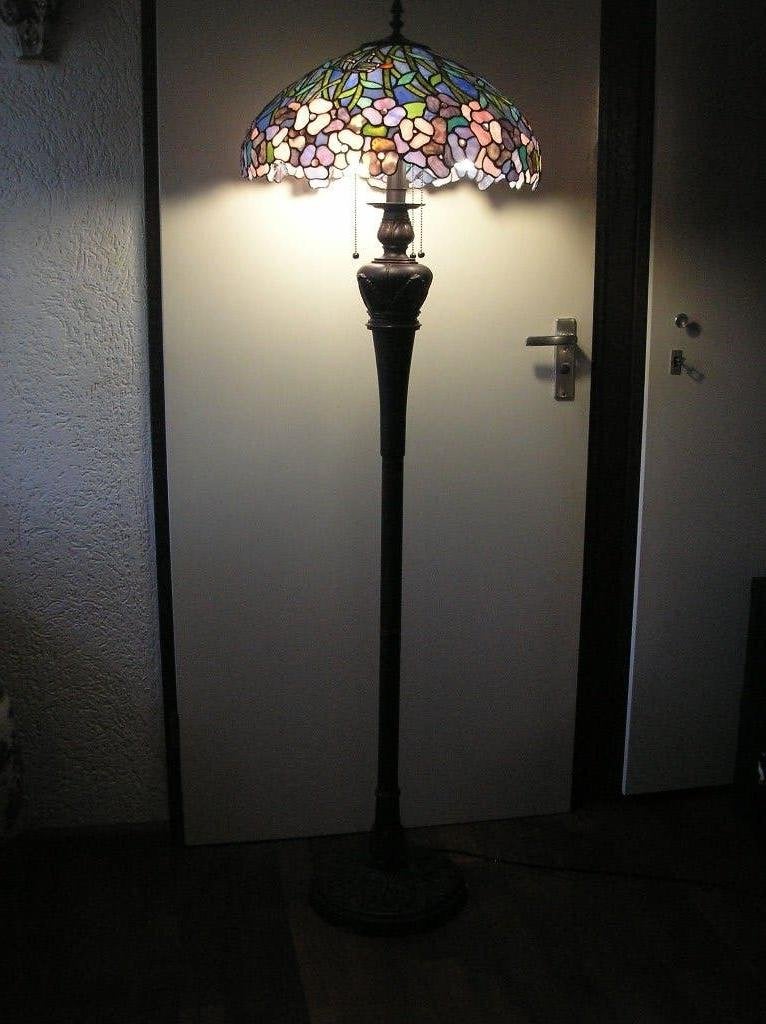 Tiffany vloerlamp met kleurige bloemenkap, Ophalen, Glas, E27 (groot), Zo goed als nieuw