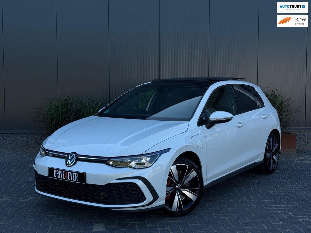 Volkswagen Golf 1.4 eHybrid GTE 245pk FULL PANO|NAVI|CAMERA|, Auto's, Zwart, 4 cilinders, Leder en Stof, Wit