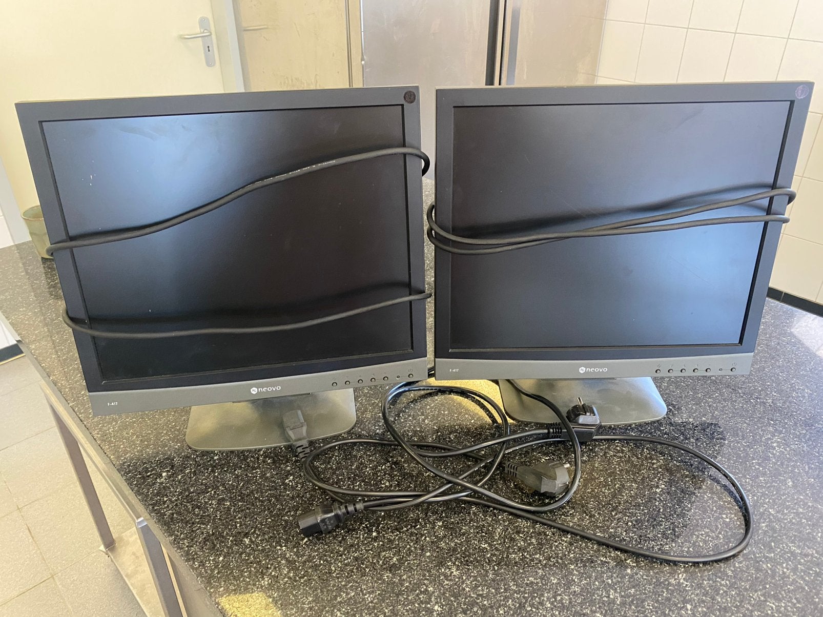 2x neovo F417 monitor, Ophalen, IPS, Zo goed als nieuw, Overige resoluties
