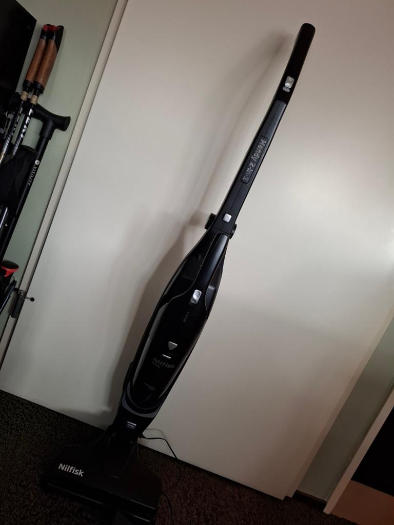 Nilfisk Handy 2 in 1 18V Li-ion Kruimelzuiger, Overige merken, Draadloos, Zo goed als nieuw, Reservoir