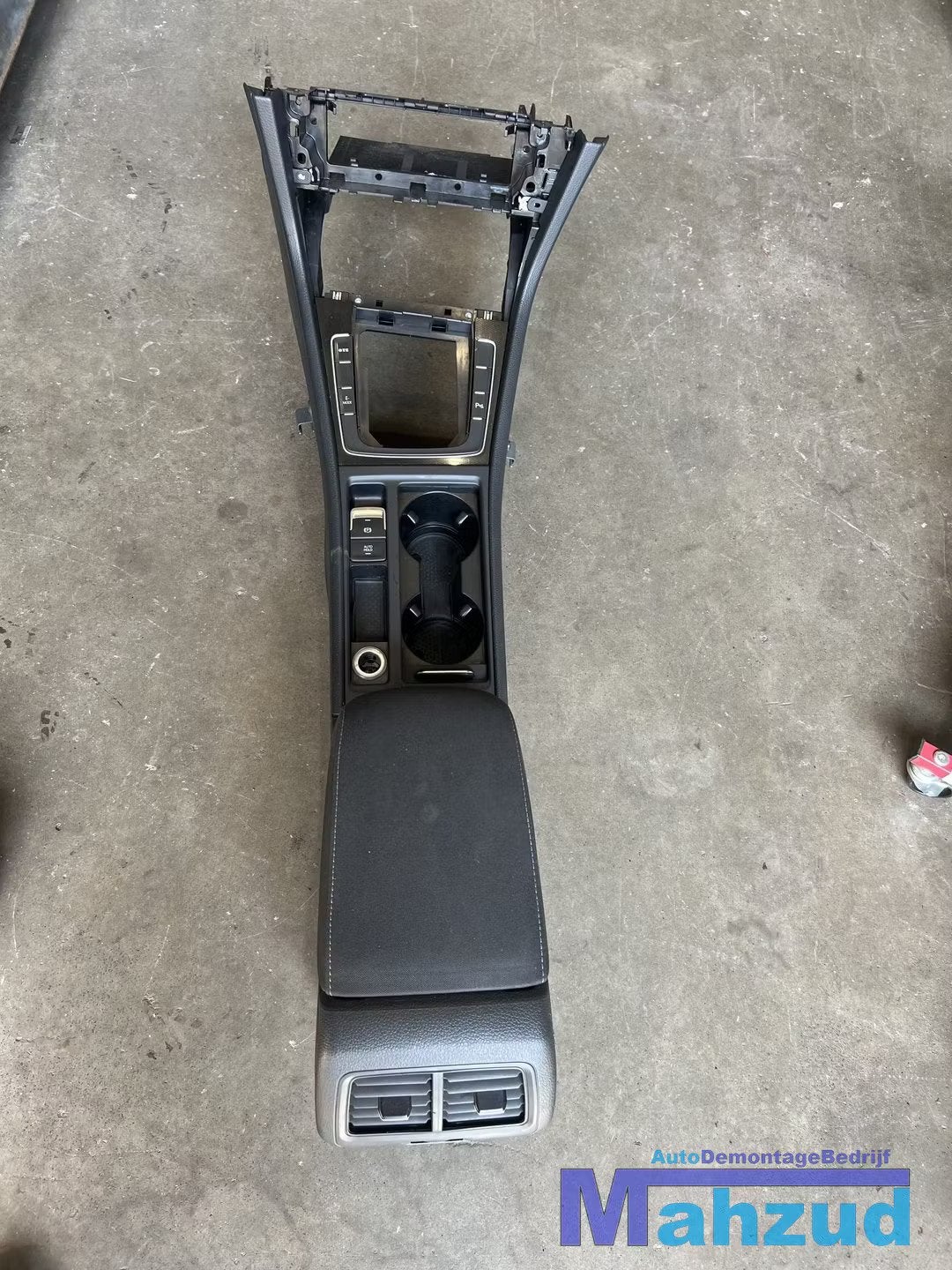 VW GOLF 7 Armsteun middenconsole midden 2012-2020, Gebruikt, Volkswagen, Volkswagen AG, Berliner Ring 2
38440  Wolfsburg, DE
