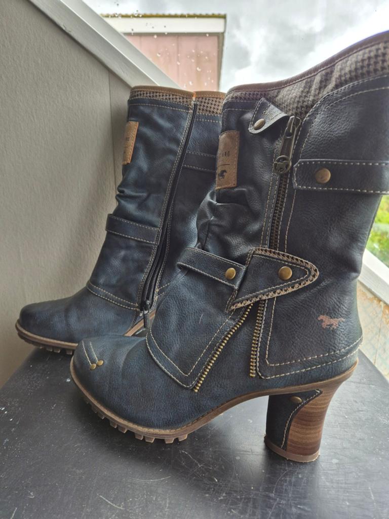 Mustang laarzen, Kleding | Dames, Schoenen, Blauw, Lage of Enkellaarzen, Ophalen of Verzenden, Zo goed als nieuw