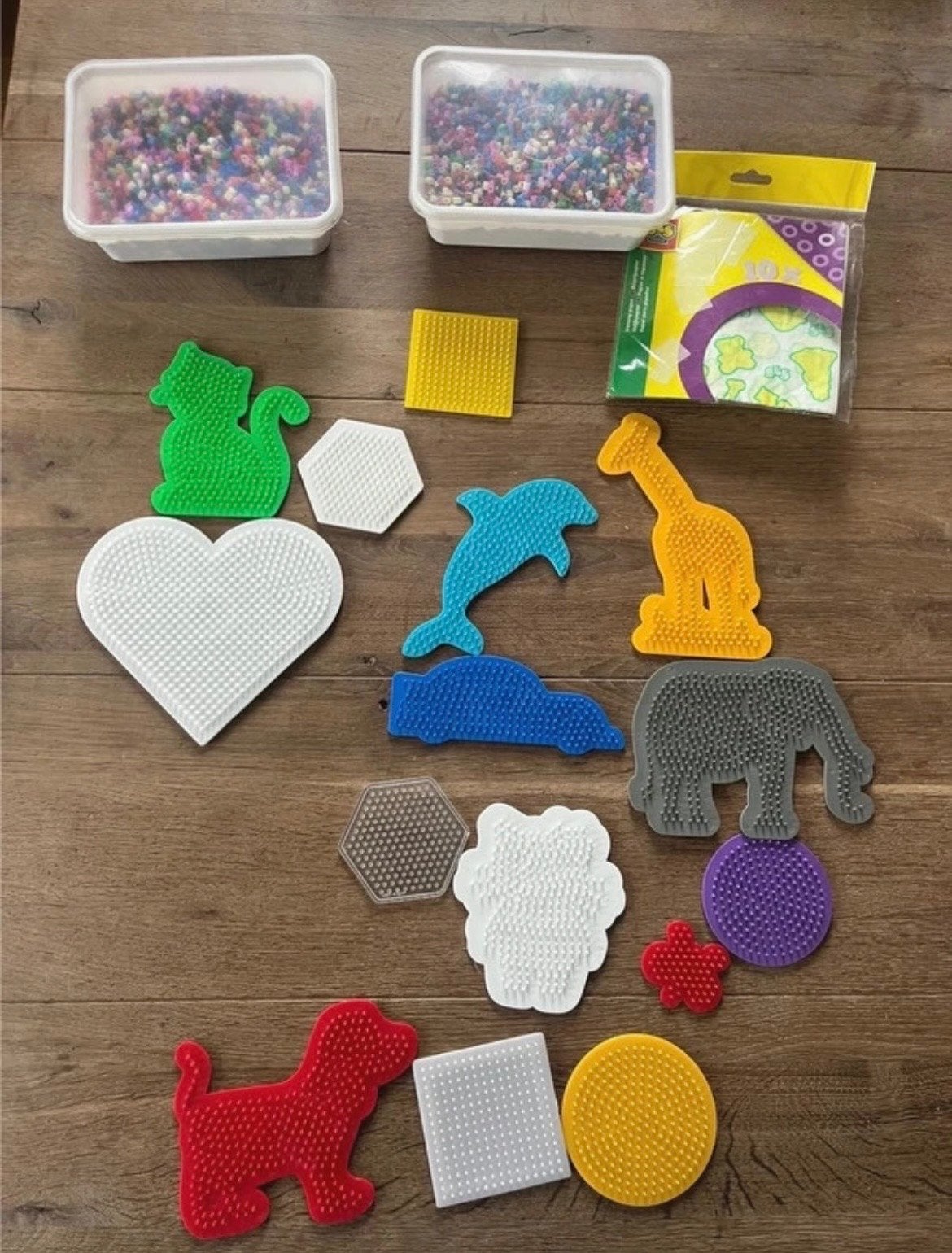 Strijkkralen set: 2 doosjes, 15 opzetvormen & strijkpapier, Ophalen of Verzenden, Zo goed als nieuw, Knutselen