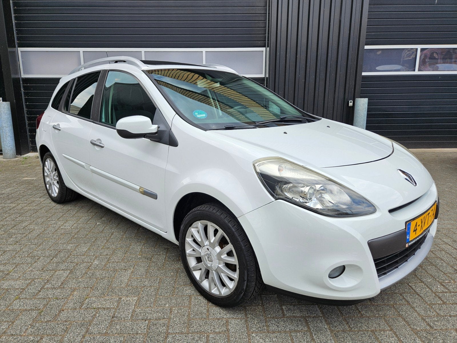 Renault Clio 1.2 16V Estate Pano, Semi Automaat, Airco, Navi, 4 cilinders, 1095 kg, Grijs, Particulier