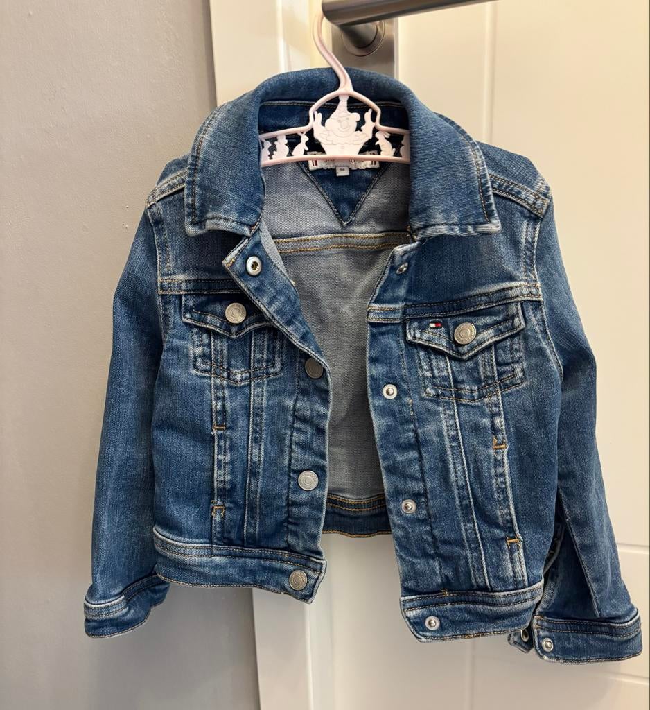 Tommy Hilfiger spijkerjasje maat 98, Ophalen of Verzenden, Gebruikt, Jongen of Meisje, Jas