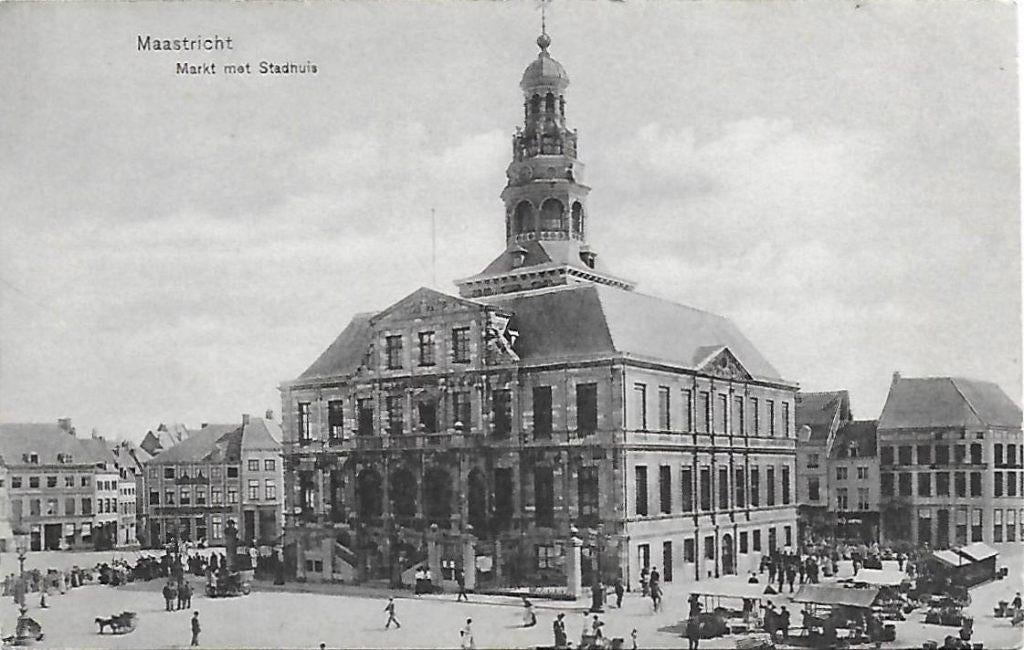 Maastricht Markt en stadhuis Oude ansichtkaart (6944), Ophalen of Verzenden, 1940 tot 1960, Limburg