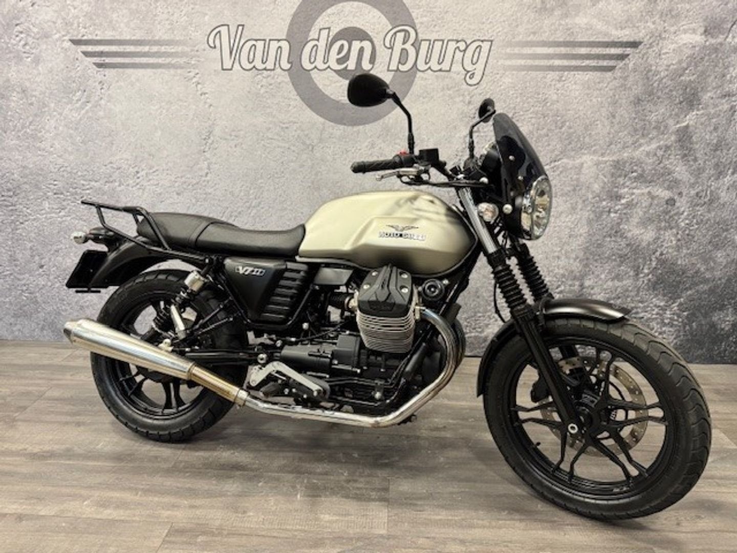 MOTO GUZZI V7 II Stone (TOPSTAAT), Motoren, Motoren | Moto Guzzi, 2 cilinders, 744 cc, Bedrijf, Onbekend