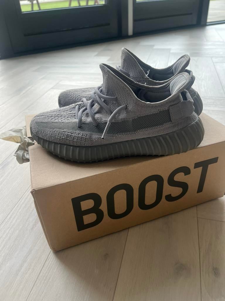 Yeezy 350 v2 grijs, Overige kleuren, Verzenden, Boots, Zo goed als nieuw