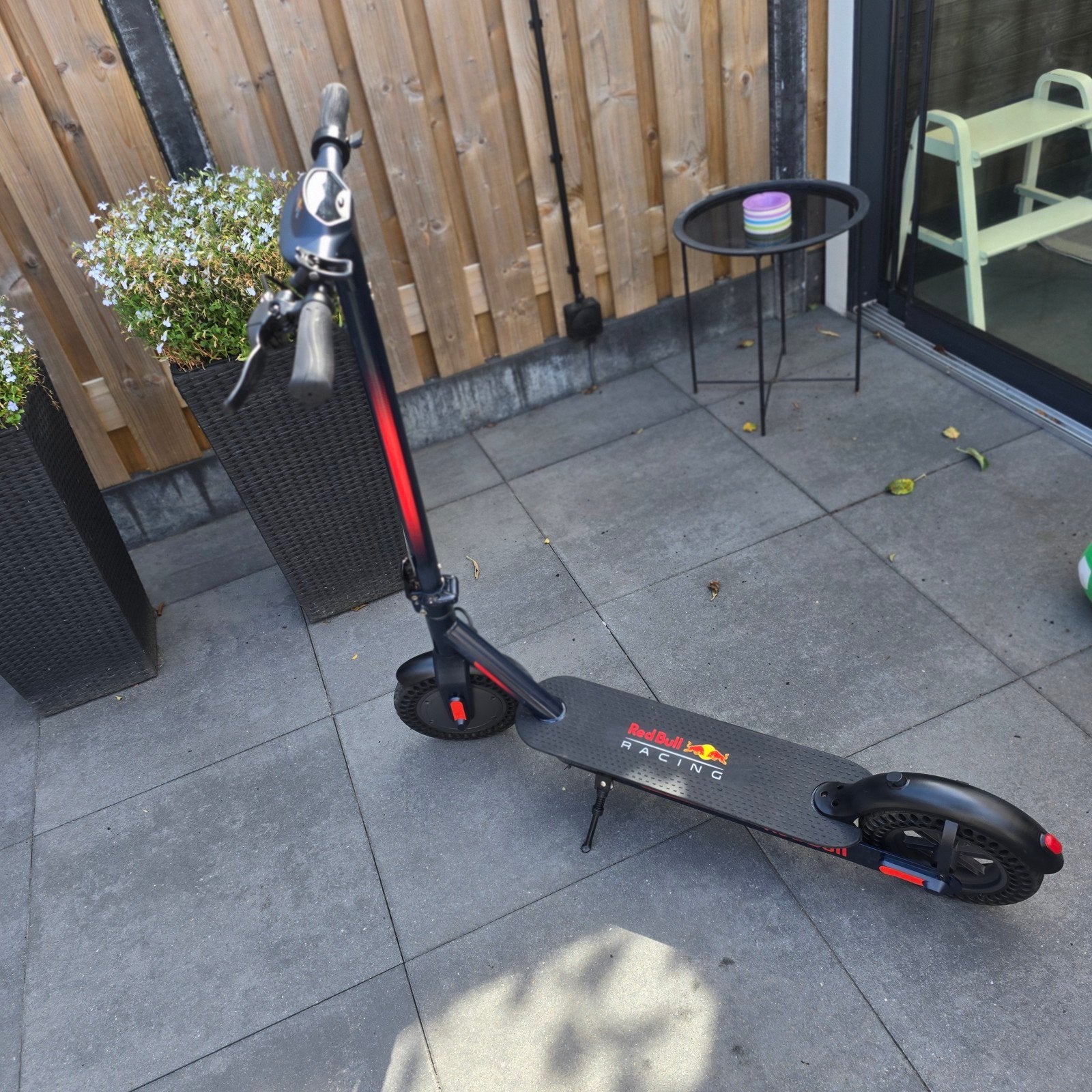 Elektrische step Redbull 10", Fietsen en Brommers, Ophalen, Zo goed als nieuw, Elektrische step (E-scooter), Red Bull Racing