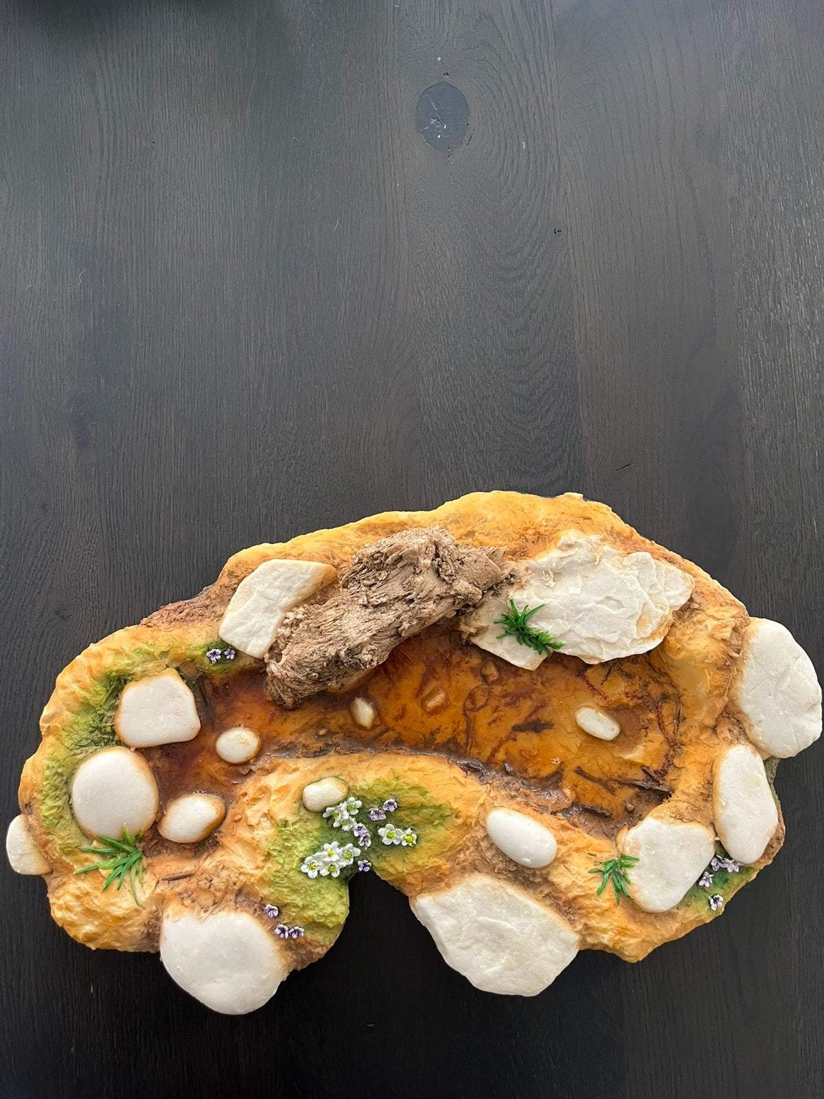 Massief stenen display met natuurlijke elementen, Ophalen, Meerkleurig, Overige stijlen, Zo goed als nieuw