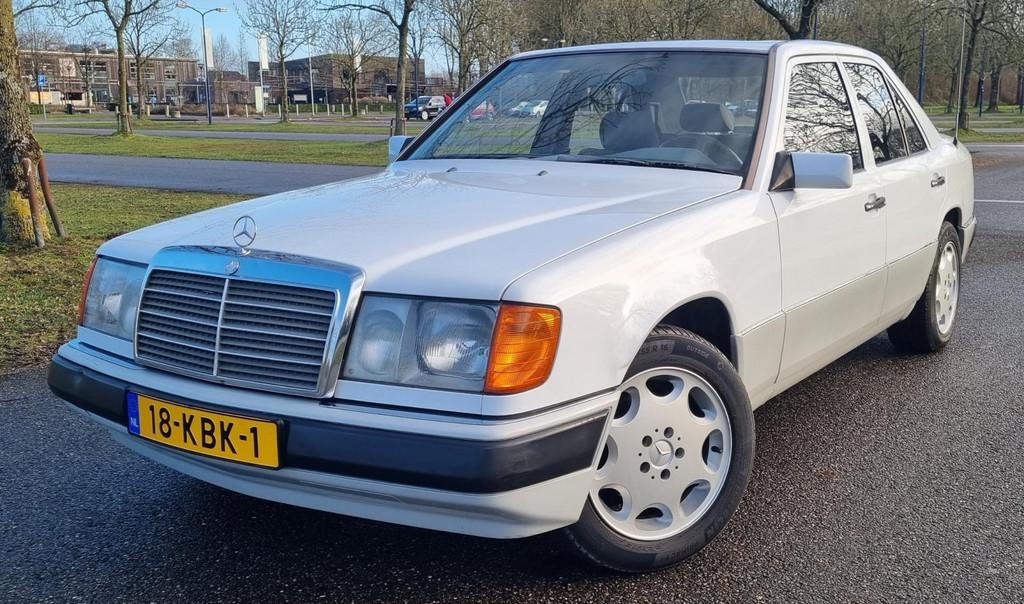 Mercedes-Benz 200-500 (W124) 300 E...APK 23-12-2027, Auto's, Automaat, Achterwielaandrijving, Wit, Bedrijf