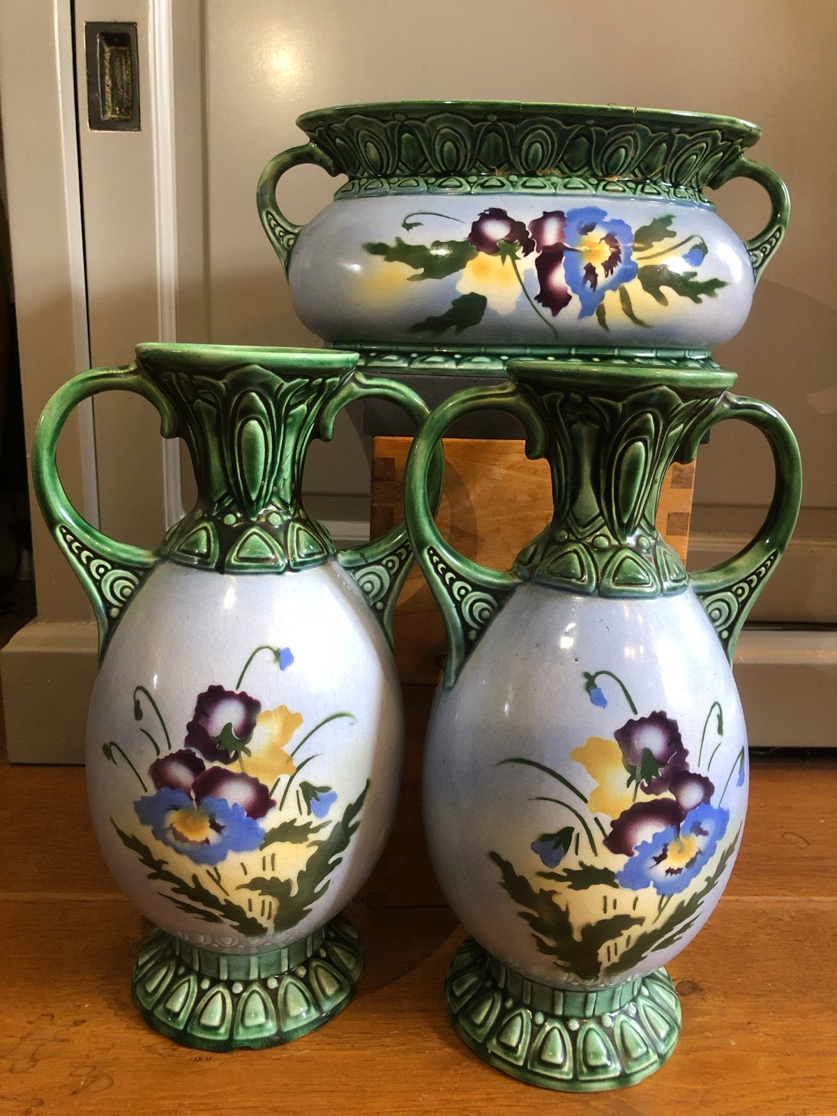 Antieke Majolica bloempot met viooltjes decor, Ophalen of Verzenden