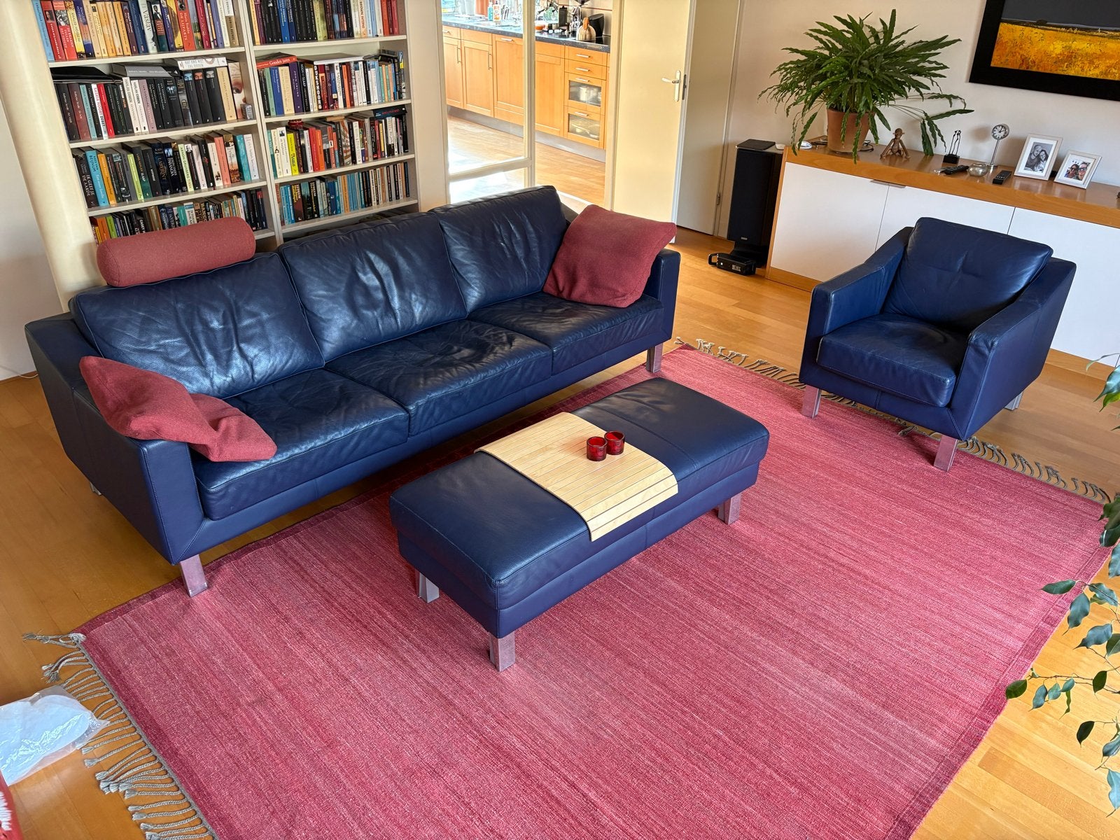 Leolux Antonia 3-zitsbank, fauteuil en poef - Donkerblauw le, Gebruikt, Driepersoons, Ophalen of Verzenden, Rechte bank