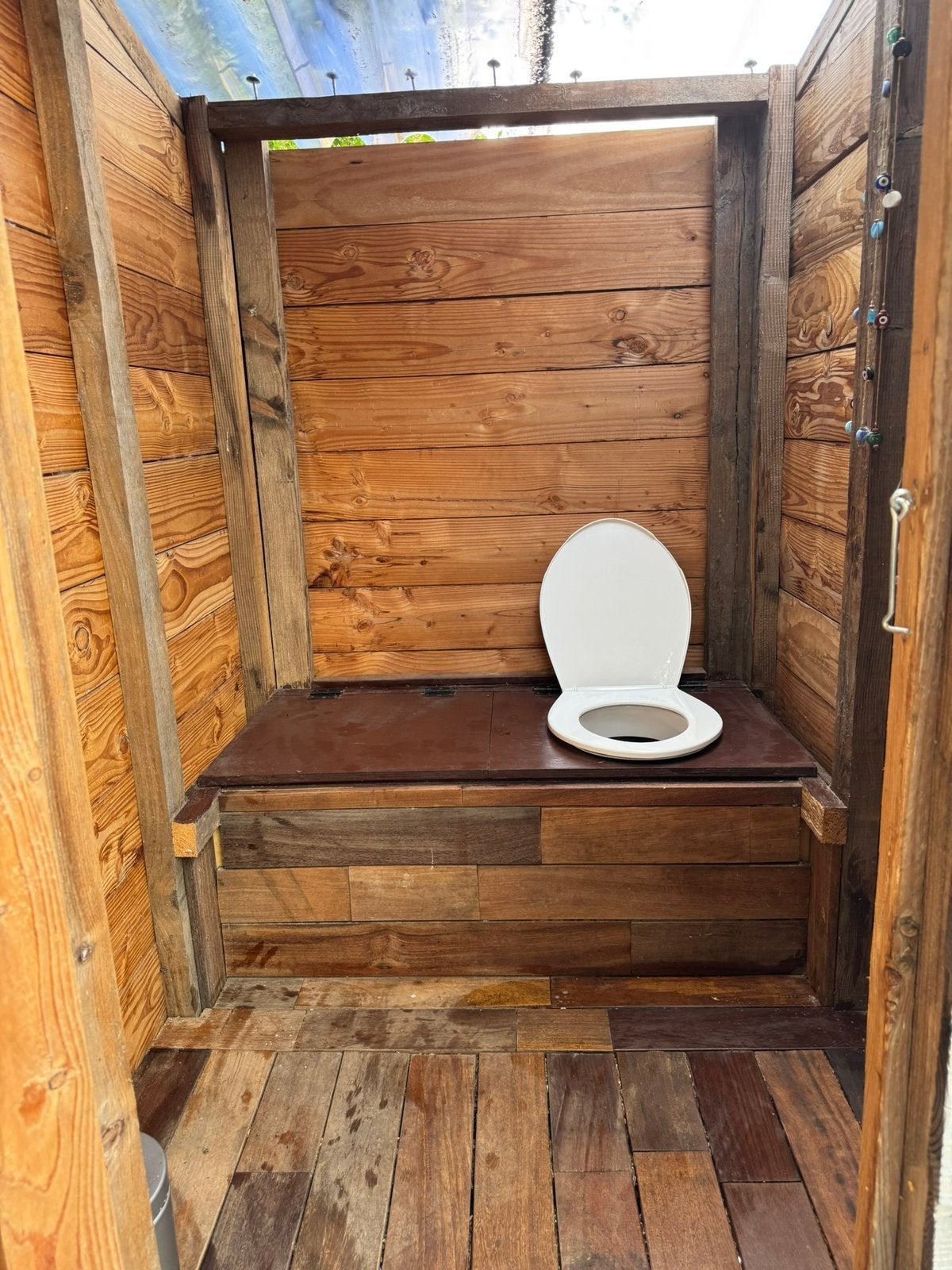 Toilethuisje met droogtoilet, Ophalen, Zo goed als nieuw
