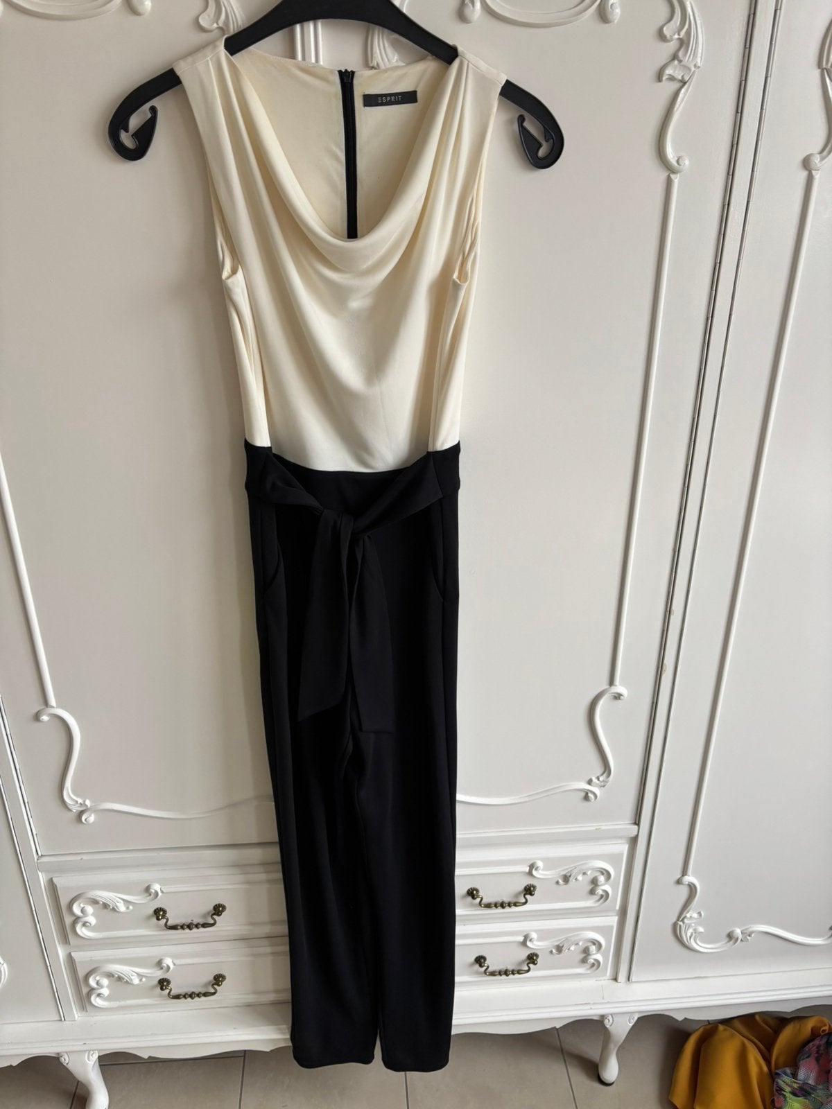 Nieuwstaat zwart crème jumpsuit merk Esprit maat 36 S, Kleding | Dames, Jumpsuits, Ophalen of Verzenden, Zo goed als nieuw, Maat 36 (S)