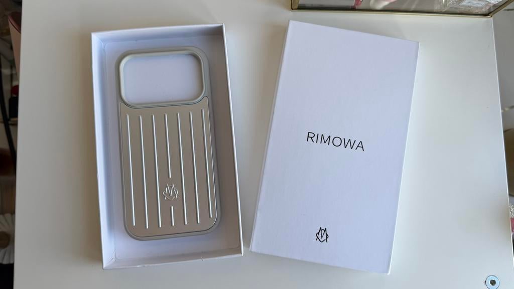 Zilveren RIMOWA telefoonhoes voor iPhone 17 Pro, Telecommunicatie, Ophalen of Verzenden, Zo goed als nieuw, IPhone 14 Pro, Hoesje of Tasje