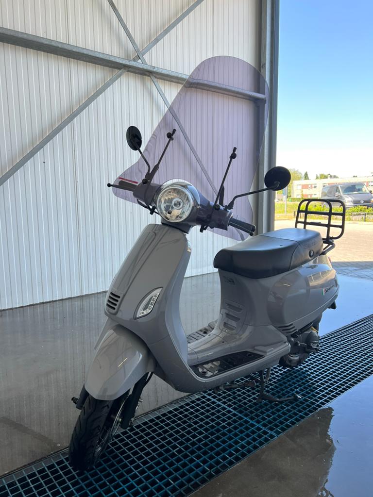 Hele mooie Senzo scooter zonder beschadigingen + lage km’s, Fietsen en Brommers, Scooters | Overige merken, Ophalen, Zo goed als nieuw