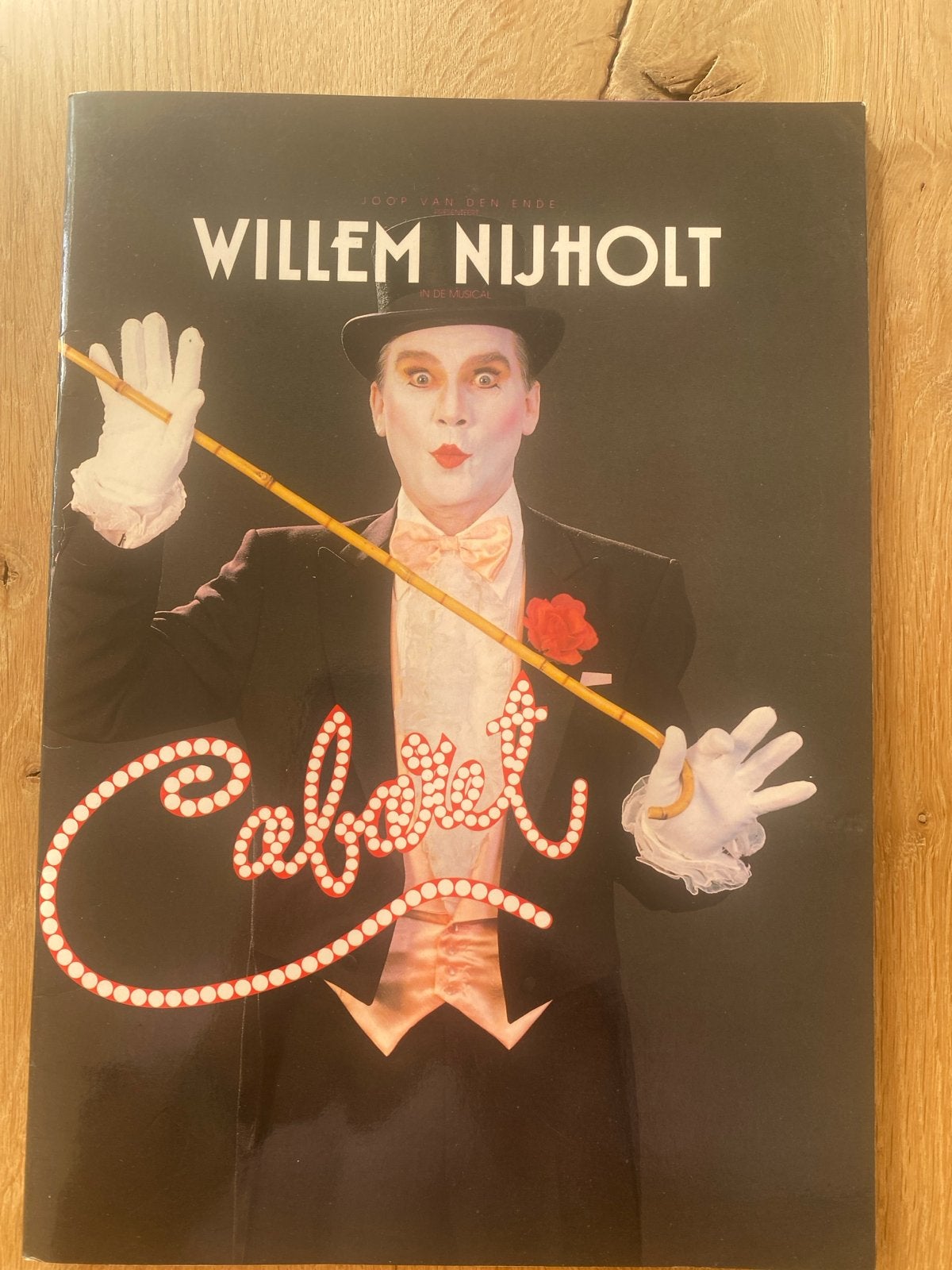 Willem Nijholt - Cabaret De Musical Programma Boek, Boeken, Ophalen of Verzenden, Zo goed als nieuw, Filmspecifiek