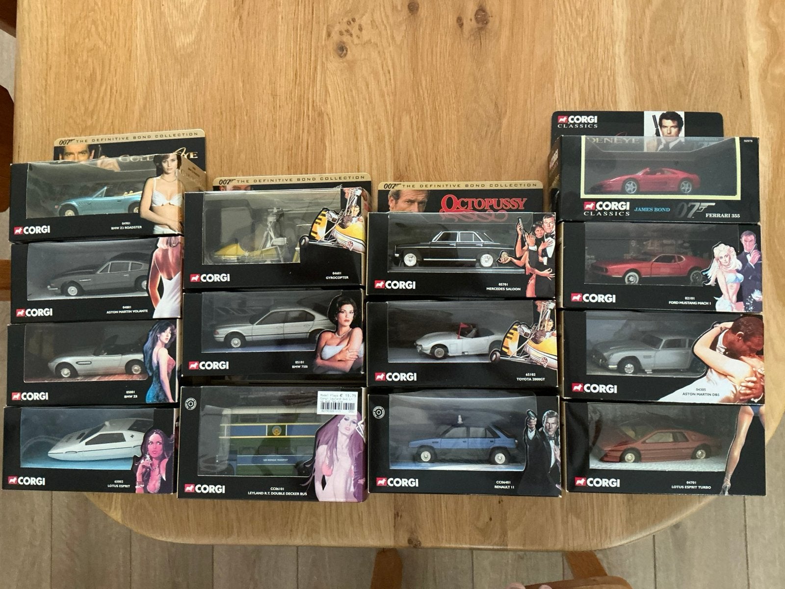 Corgi james bond, Hobby en Vrije tijd, Modelauto's | 1:43, Ophalen of Verzenden, Zo goed als nieuw