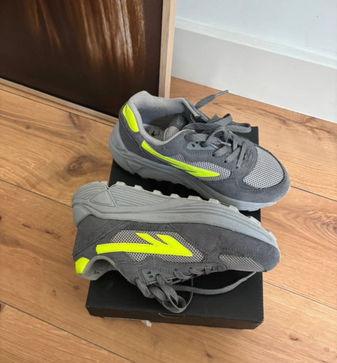 Hi-tec shadow grijze suede sneakers, grey hi-tec hts 74, 36, Jongen of Meisje, Schoenen, Ophalen of Verzenden, Zo goed als nieuw