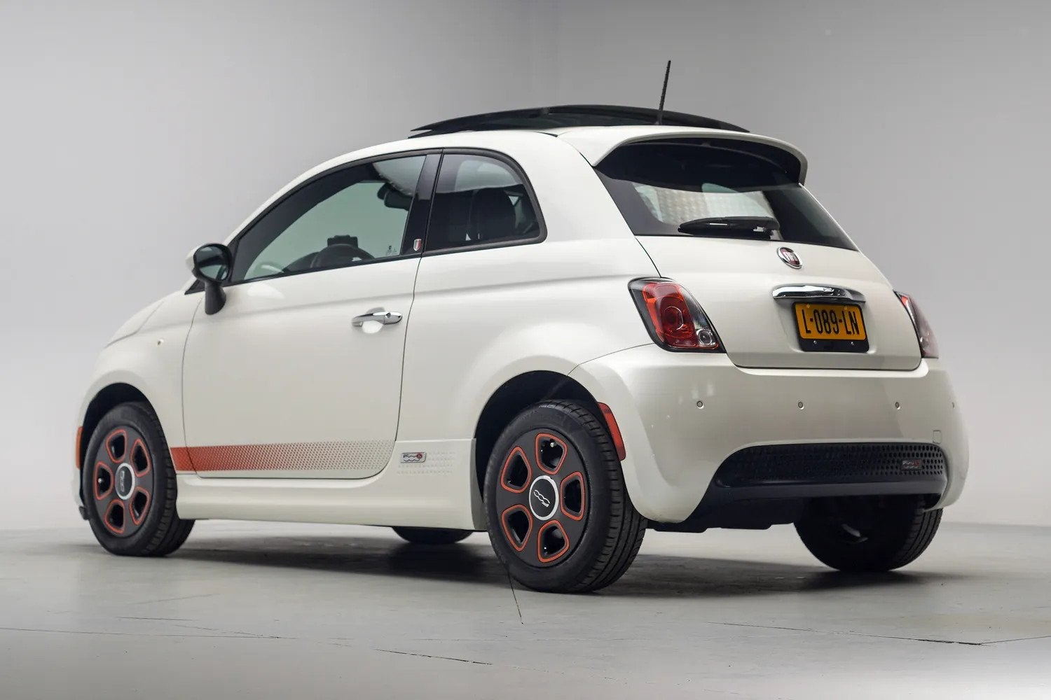 Fiat 500E 500E 24kwh [ Stoelverwarming Pano Navigatie ], Auto's, Fiat, Automaat, 0 cilinders, Gebruikt, 4 stoelen