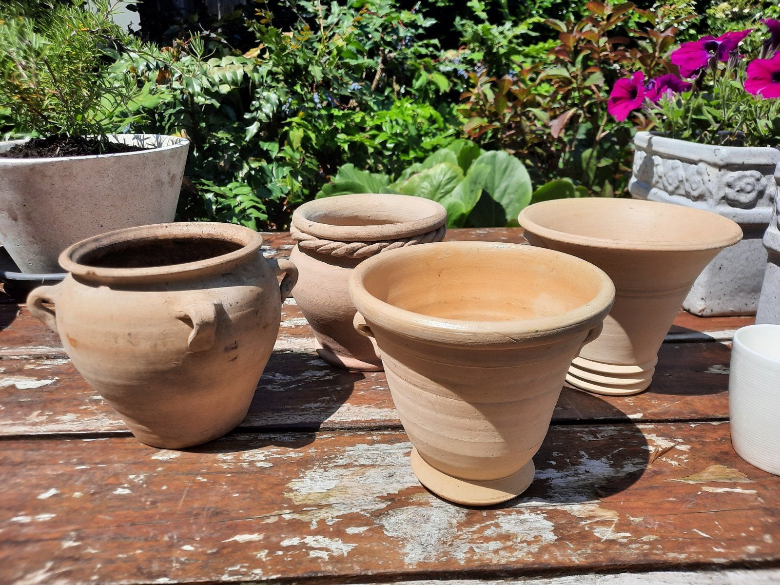 4 lichtgekleurd terracotta bloempotten mediterraan, Ophalen, Zo goed als nieuw