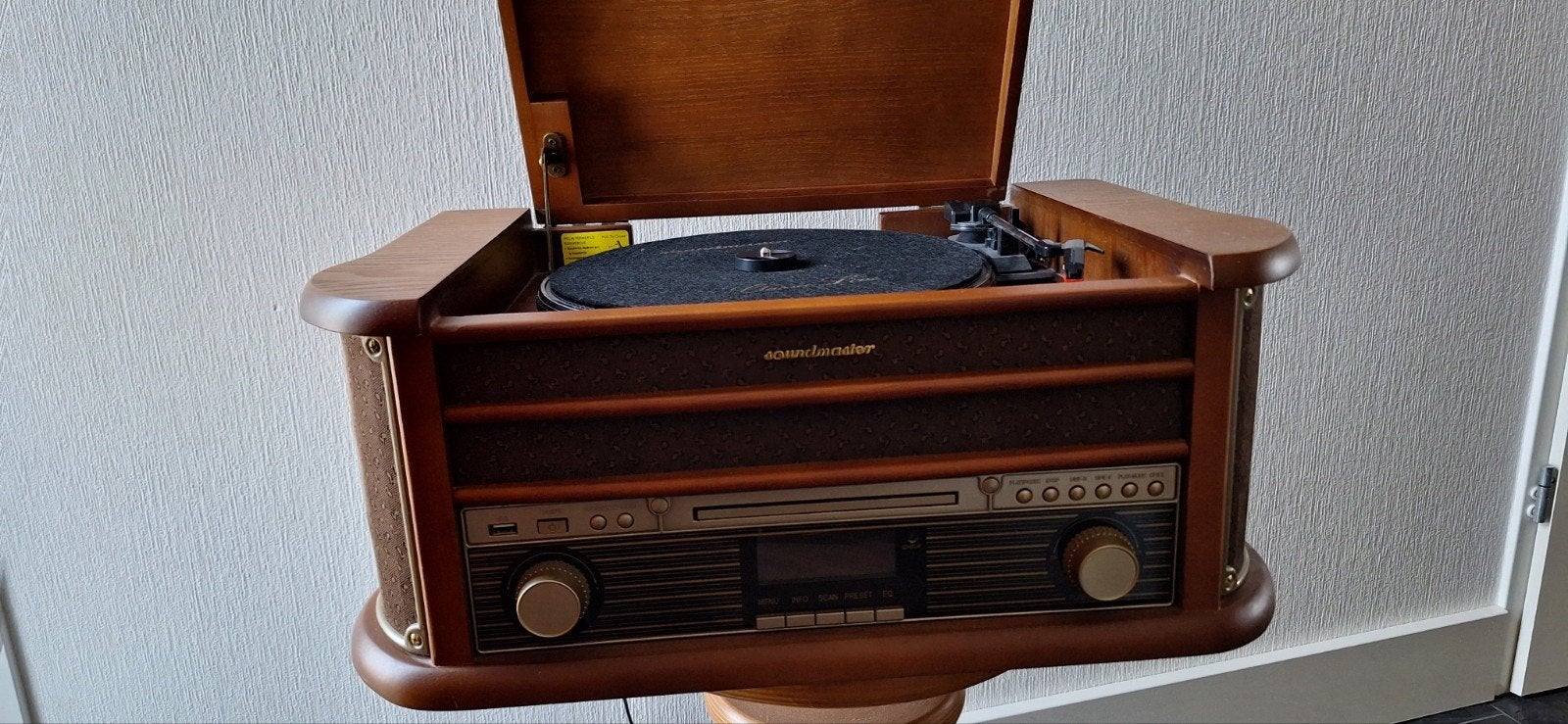 Nostalgisch usb,radio,cd,platenspeler, Antiek en Kunst, Antiek | Tv's en Audio, Ophalen of Verzenden