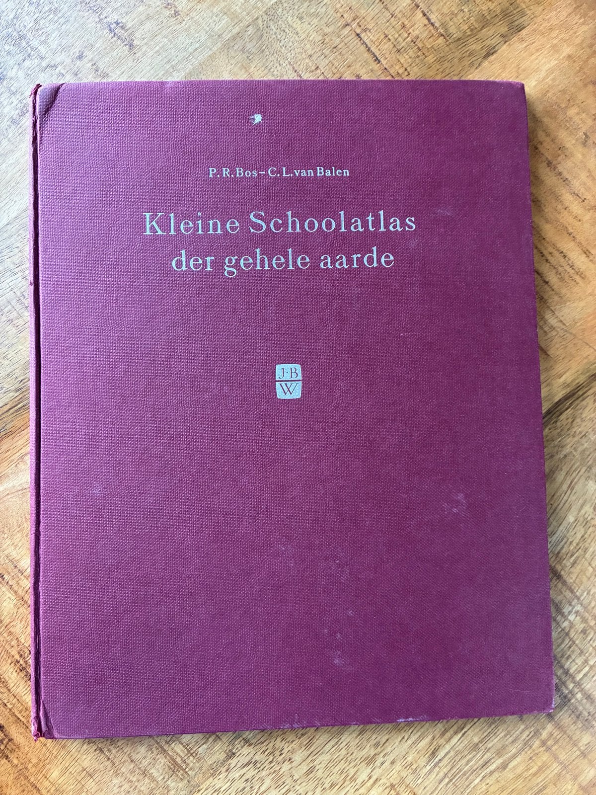 Kleine Schoolatlas der gehele aarde - P.R. Bos - 1960, Gelezen, Bosatlas, Ophalen of Verzenden, 1800 tot 2000