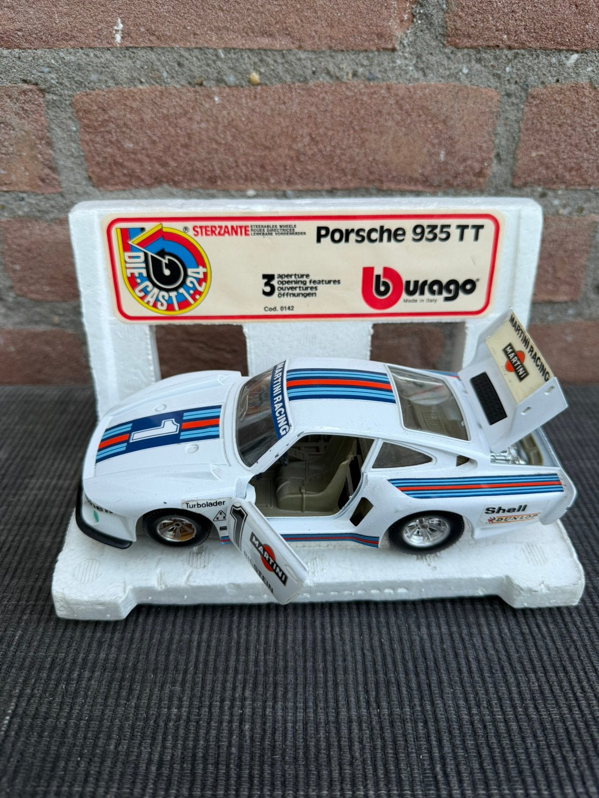 1:24 Bburago Porsche 935 TT ‘Martini’, Ophalen of Verzenden, Gebruikt, Auto, Bburago
