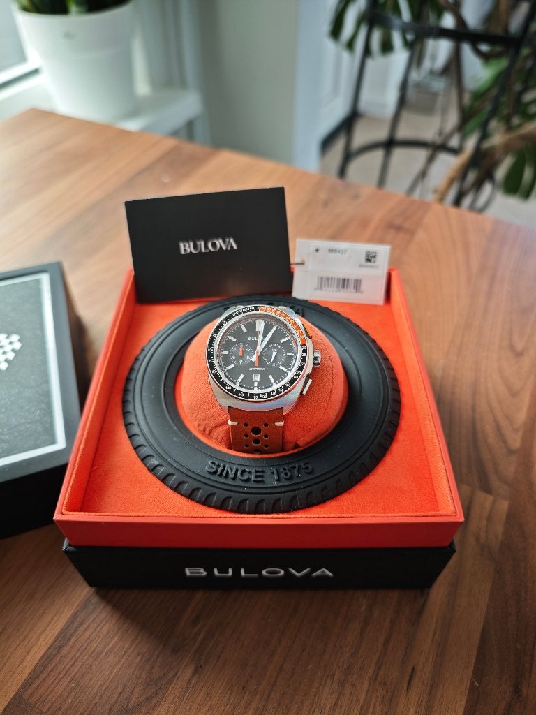 Bulova Racing Chronograph (Ref. 98B427) 2mnd oud, Sieraden, Tassen en Uiterlijk, Horloges | Heren, Overige merken, Leer, Staal
