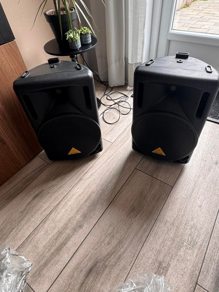 Behringer boxen met draaitafel, Ophalen, Zo goed als nieuw, Dj-set, Behringer