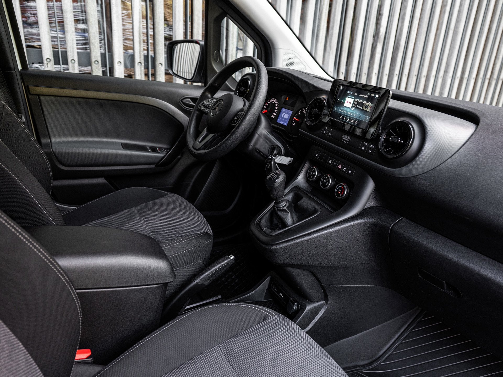 Mercedes-Benz Citan 110 102pk Benzine L1 Pro |Navi|CruiseCon, Voorwielaandrijving, Dealer onderhouden, Gebruikt, Zwart
