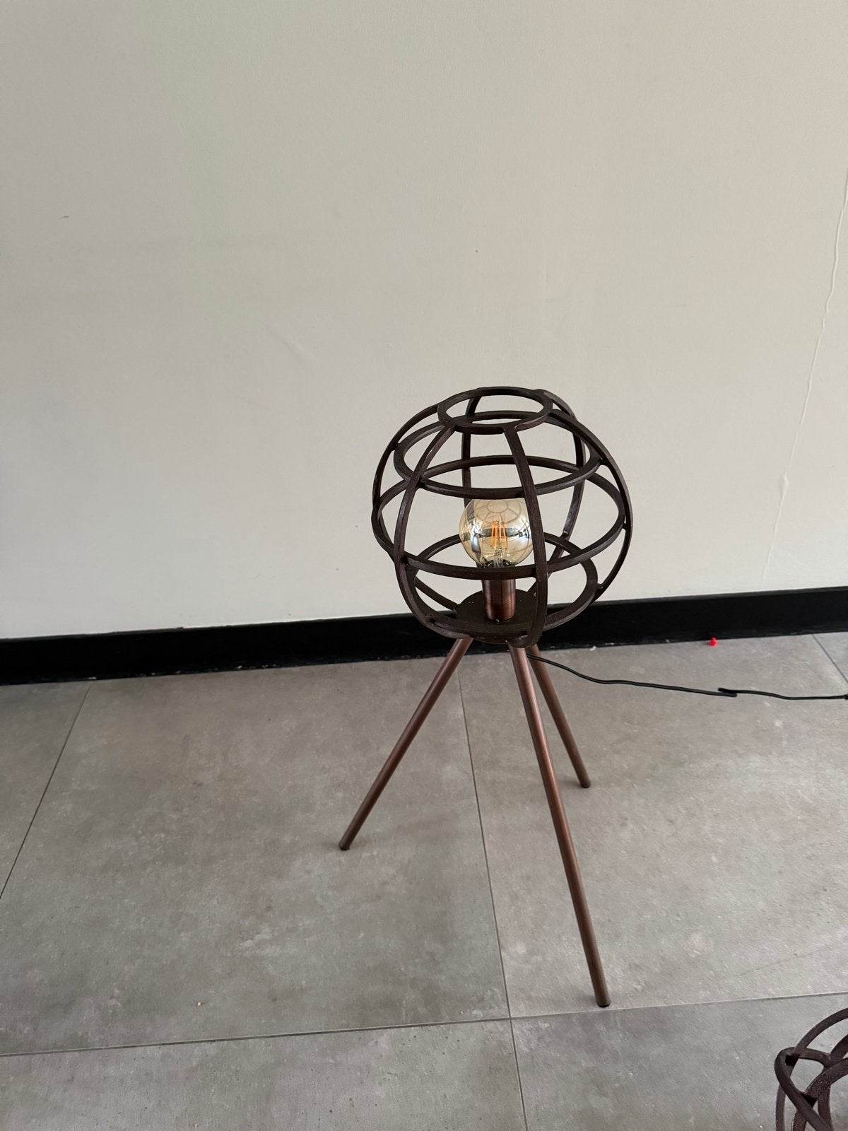 Foto 4 van Industriële tafellamp en hanglampen set - Zwart metaal