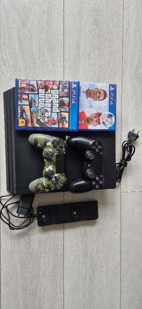 PS4 Pro 1TB • 2 controllers • 2 games • Recent onderhoud, Ophalen, Met 2 controllers, 1 TB, Pro