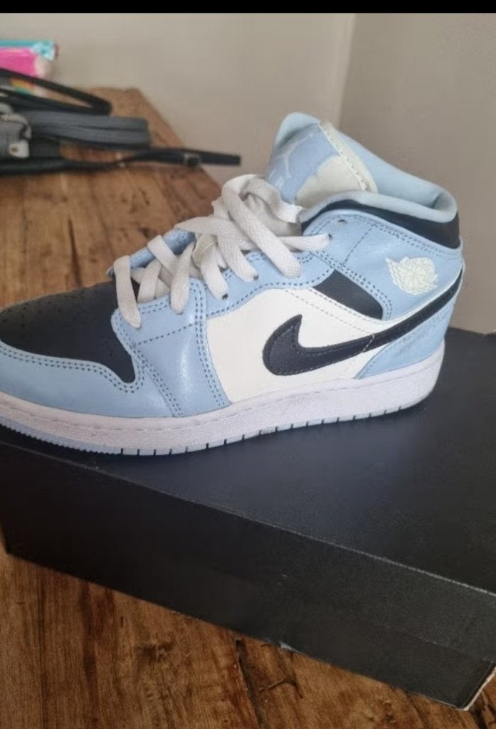 Jordans 37, Zwart, Ophalen of Verzenden, Sneakers of Gympen, Zo goed als nieuw