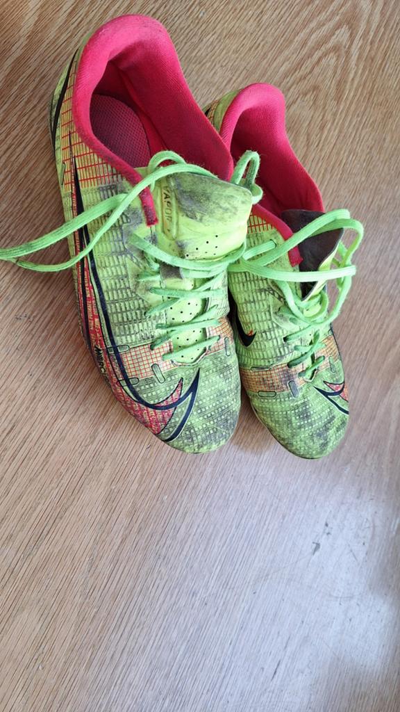 Voetbalschoenen  38, Maat XS of kleiner, Ophalen of Verzenden, Zo goed als nieuw, Schoenen
