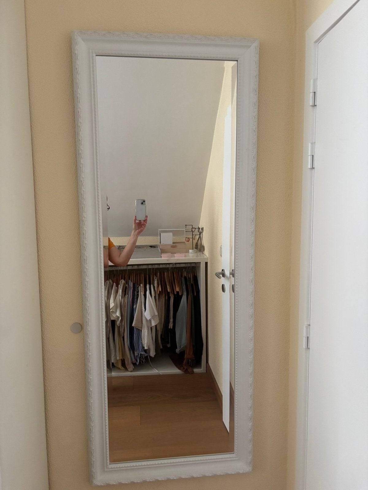 Prachtige witte spiegel met ornamenten, Ophalen, Zo goed als nieuw, 150 tot 200 cm, Rechthoekig