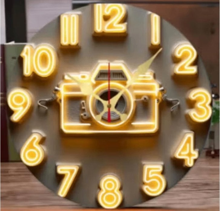 Ronde wandklok van hout Gele Camera (25cm), Ophalen of Verzenden, Nieuw, Wandklok