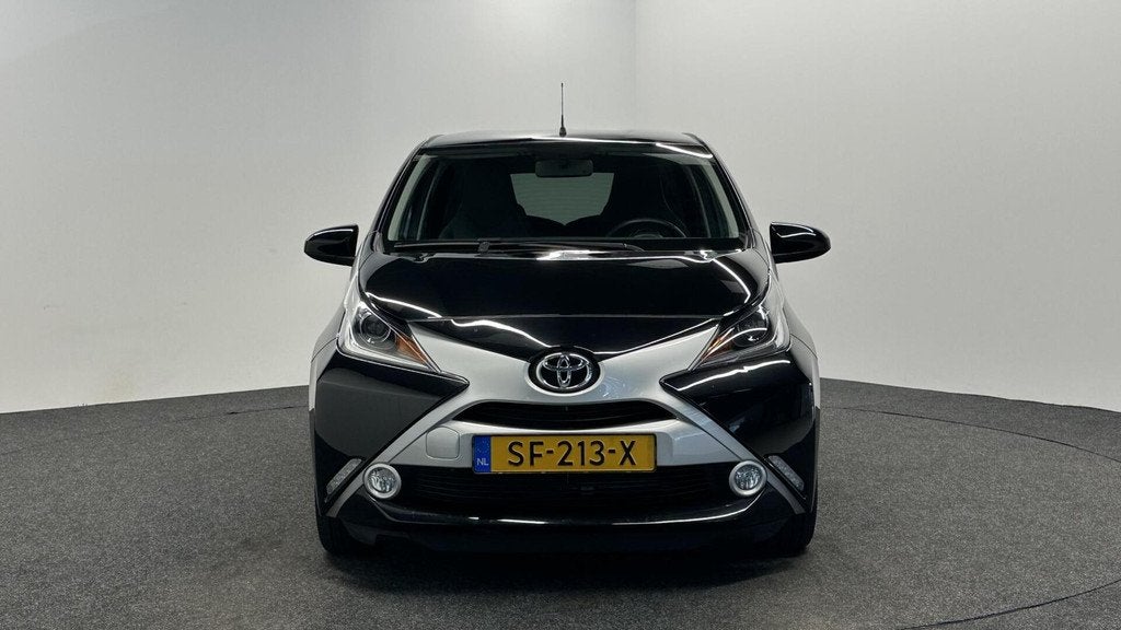 Toyota Aygo 1.0 VVT-i x-cite CAMERA LM ECC DAB 56000 KM., Voorwielaandrijving, Gebruikt, Met garantie (alle), 4 stoelen