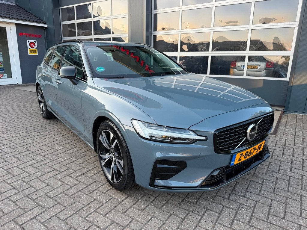 Volvo V60 2.0 B4 Plus Dark / Sportleder / Trekhaak / Nieuwst, Auto's, Volvo, 4 cilinders, 1969 cc, 1634 kg, Hybride Elektrisch/Benzine