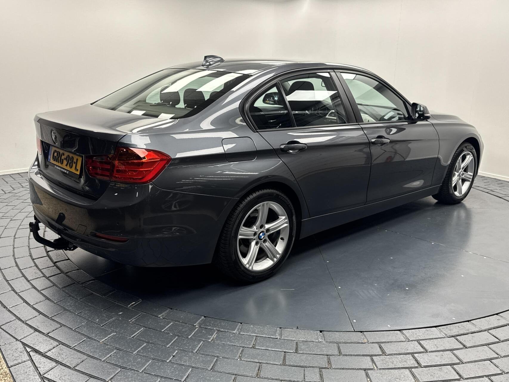 BMW 3-serie 316i Trekhaak-Clima-Cr.contr-Stoelverwarming-Par, Auto's, 1360 kg, Gebruikt, 4 cilinders, Met garantie (alle)