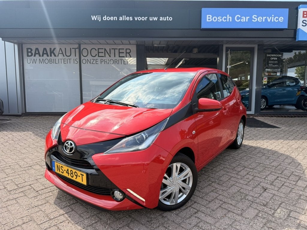 Toyota Aygo 1.0 VVT-i x-play | Carplay | Camera (bj 2016), Auto's, Keurmerk '100% Onderhouden', 12 maanden, Gebruikt, Euro 6