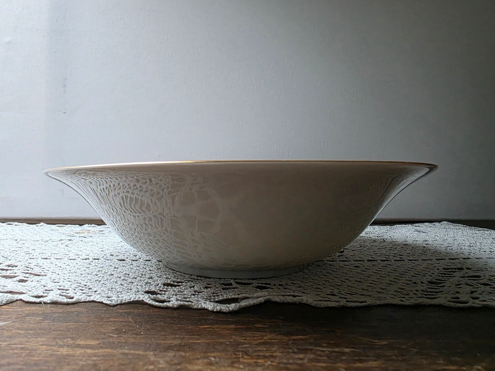 Diepe schaal / saladekom roosjes Rosette Mitterteich, Antiek en Kunst, Ophalen of Verzenden
