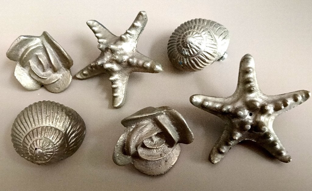 6 zware metalen knopjes/handgrepen(zeester/bloem/slak), Ophalen of Verzenden, Gebruikt, Overige materialen, Overige typen