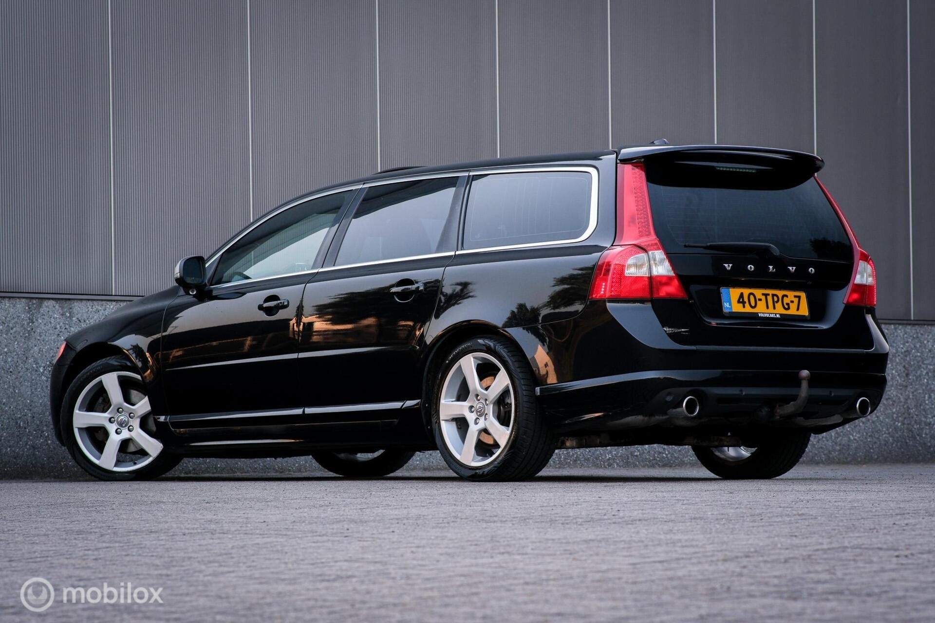 Volvo V70 2.0 D3 R-Design | 5 cilinder | Unieke opties | Ent, Euro 5, Gebruikt, Zwart, 1984 cc
