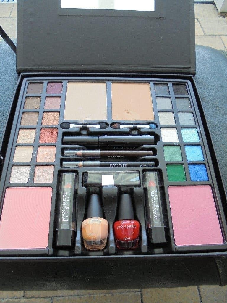 Make up set, Overige kleuren, Gehele gezicht, Ophalen of Verzenden, Zo goed als nieuw