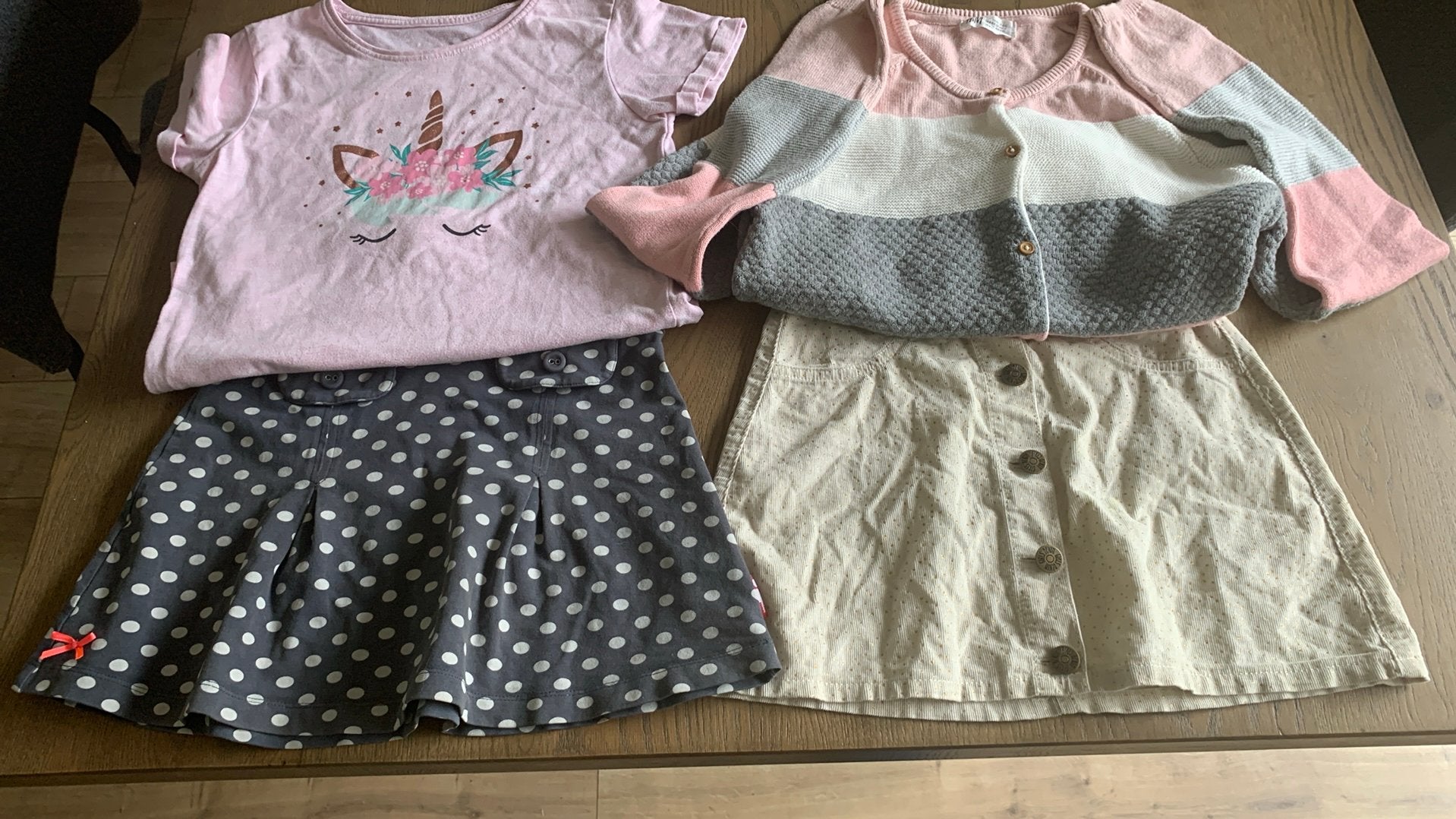 Leuke set meisjeskleding:2 rokjes, vest, T-shirt, mt 134/140, Kinderen en Baby's, Kinderkleding | Maat 134, Ophalen of Verzenden