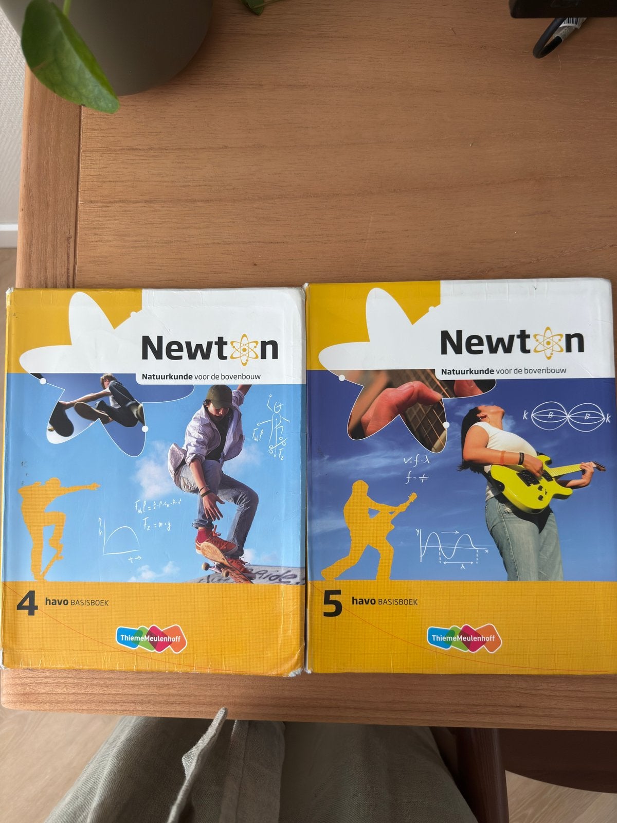 Newton Natuurkunde boeken HAVO 4/5 + binas & examenbundels, Computers en Software, Educatie- en Cursussoftware, Verzenden, Gebruikt