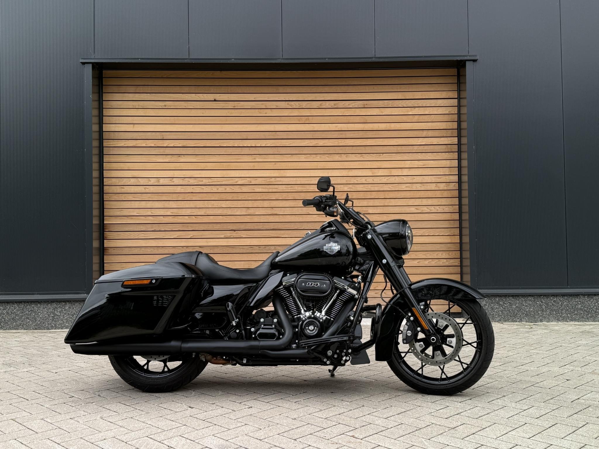 Harley Davidson 114 FLHRXS Road King Special, Motoren, Laan van Vredenoord 33
2289 DA  Rijswijk, NL, H-DCUSTOMERSERVICE@Harley-Davidson.com
